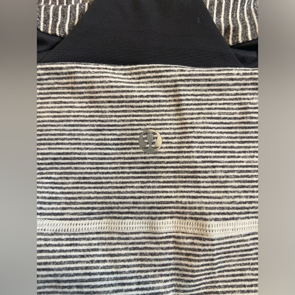 🩵Lululemon Scoop Neck (8) EUC - Picture 6 of 9